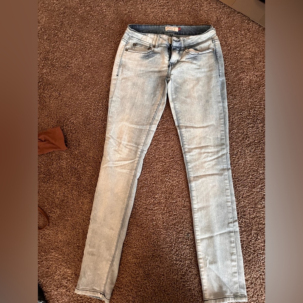 light wash skinny jeans